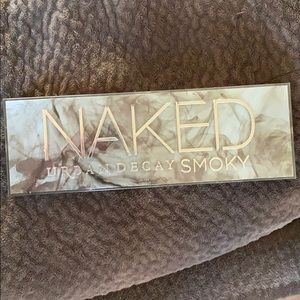 Authentic Urban Decay Smokey palette